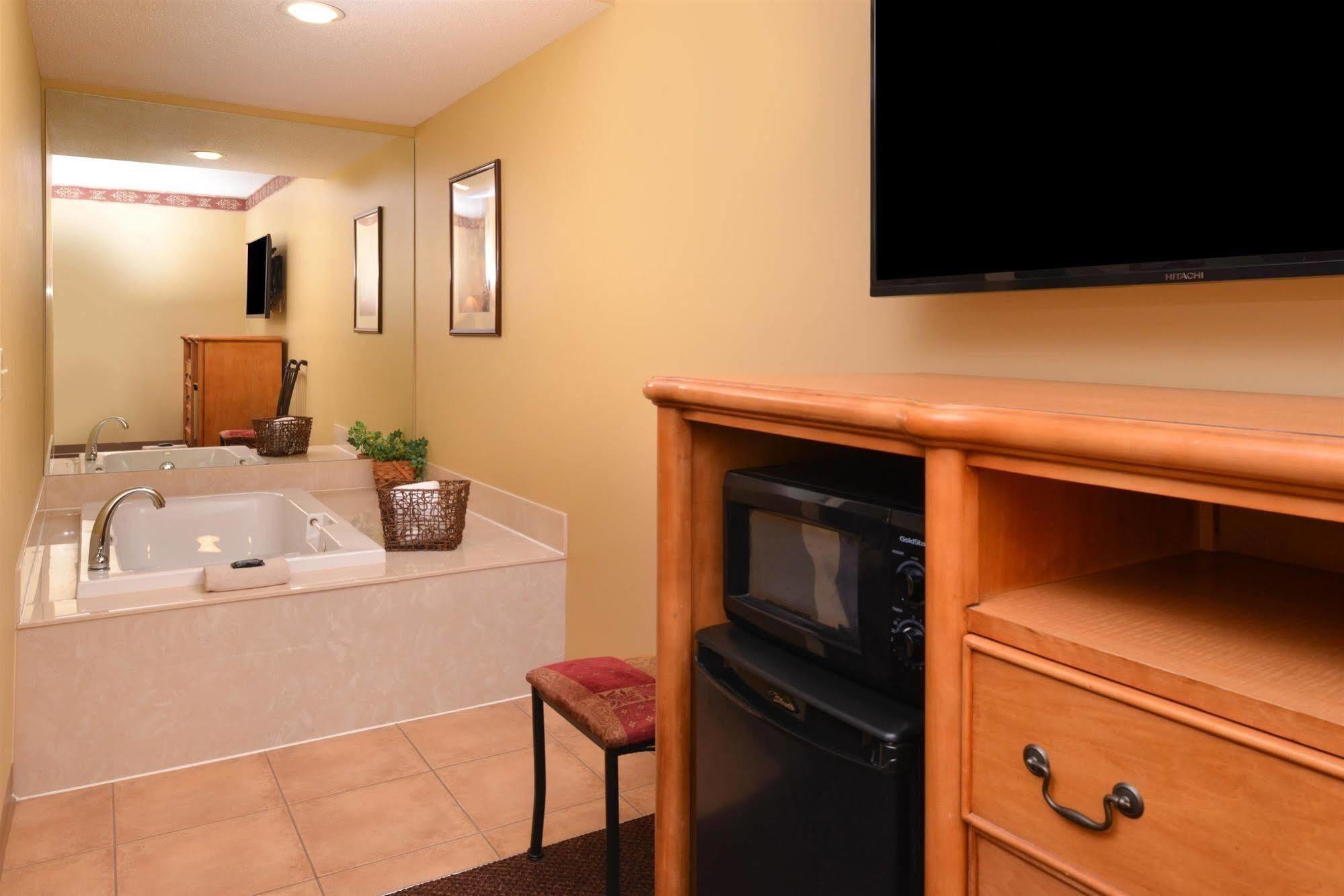 Country Hearth Inn & Suites Edwardsville Kültér fotó